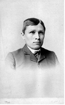 Tom Torlino,
                          Navajo. Carlisle Indian School 1886 - 3 years
                          after arrival